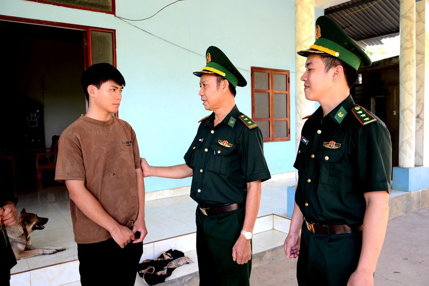 "Điểm tựa l&ograve;ng d&acirc;n" ở bi&ecirc;n giới Bản Lầu - Ảnh 4.