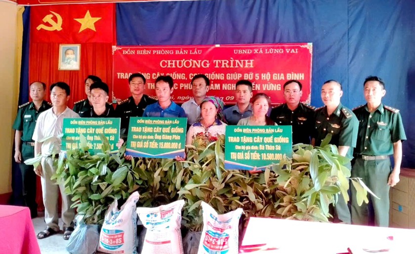 "Điểm tựa l&ograve;ng d&acirc;n" ở bi&ecirc;n giới Bản Lầu - Ảnh 2.