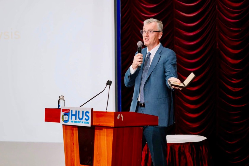 8.000 &ldquo;chiếc ch&igrave;a kh&oacute;a&rdquo; cho một cơ hội mở c&aacute;nh cửa t&igrave;m ra thuốc mới - Ảnh 2.