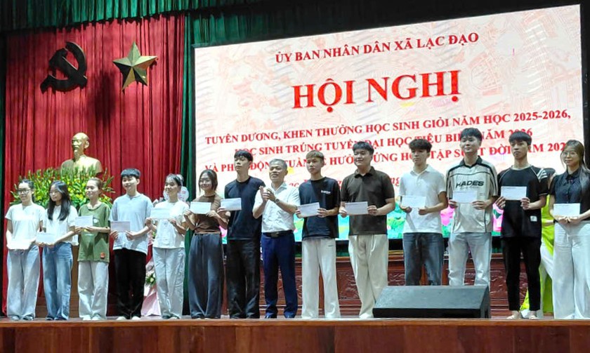 Quỹ khuyến xã Lạc Đạo (Hưng Yên) trao thưởng hơn 130 triệu đồng cho học sinh, giáo viên tiêu biểu - Ảnh 1.
