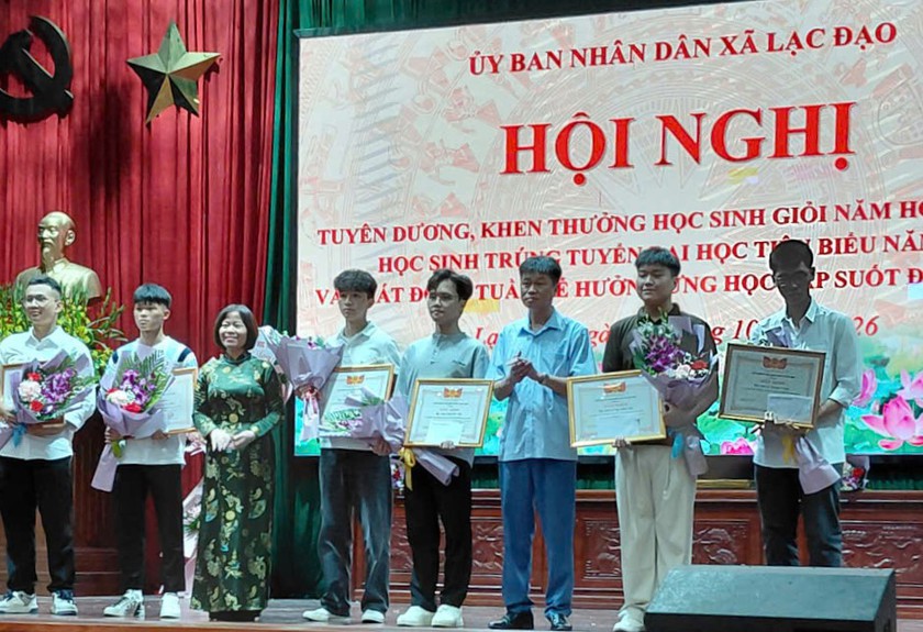Quỹ khuyến xã Lạc Đạo (Hưng Yên) trao thưởng hơn 130 triệu đồng cho học sinh, giáo viên tiêu biểu - Ảnh 2.