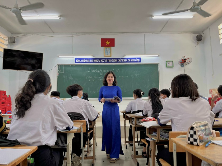 Thiếu hụt 1.700 giáo viên, tỉnh hỗ trợ 100 triệu đồng/người để thu hút nguồn tuyển - Ảnh 1.