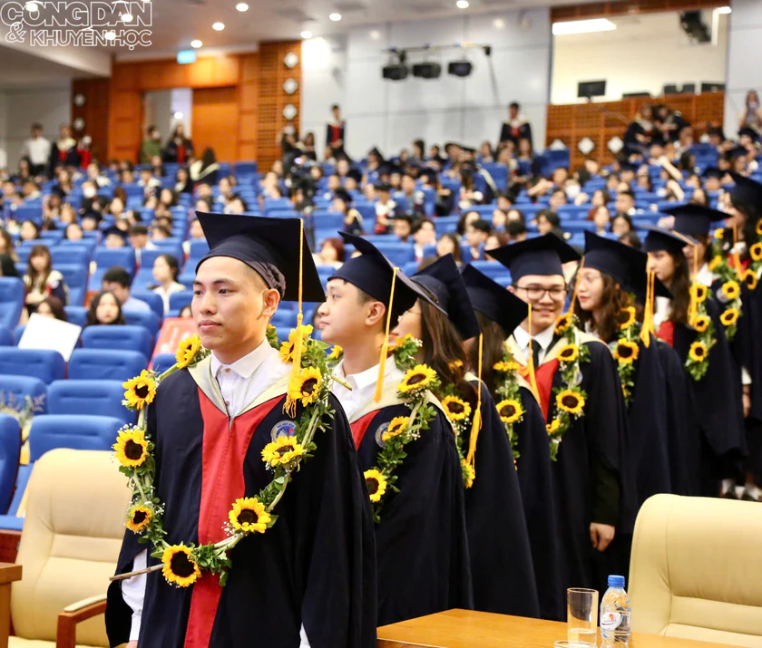 Thủ khoa cần đ&aacute;p ứng điều kiện g&igrave; để được hưởng ch&iacute;nh s&aacute;ch thu h&uacute;t nh&acirc;n t&agrave;i? - Ảnh 1.