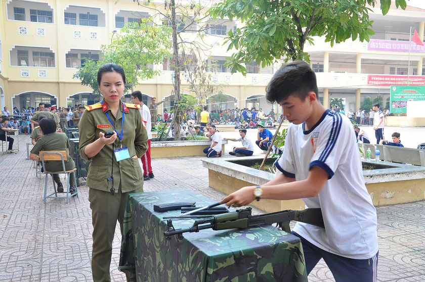 Kh&ocirc;ng dạy, học Gi&aacute;o dục quốc ph&ograve;ng an ninh trực tuyến - Ảnh 1.
