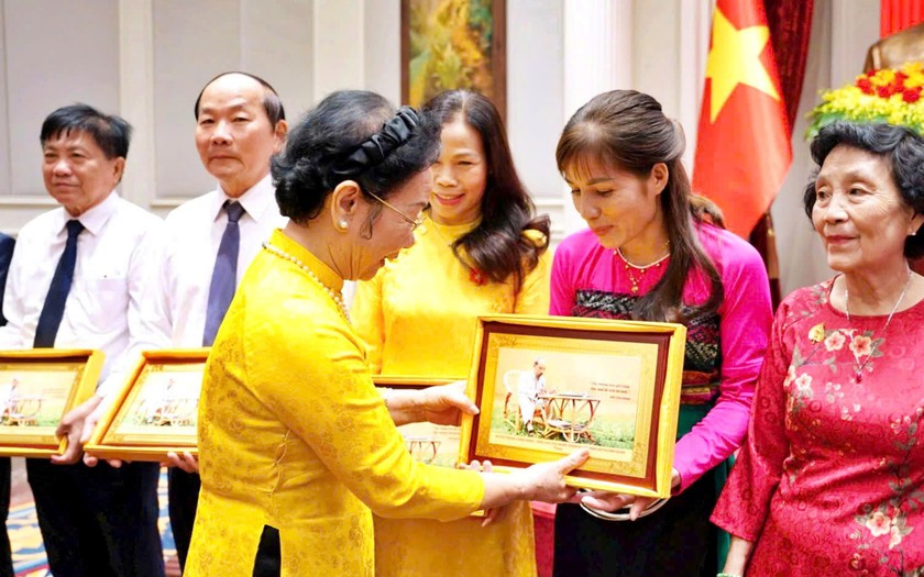 Ph&oacute; Chủ tịch nước V&otilde; Thị &Aacute;nh Xu&acirc;n gặp mặt c&aacute;c điển h&igrave;nh học tập ti&ecirc;u biểu to&agrave;n quốc - Ảnh 8.