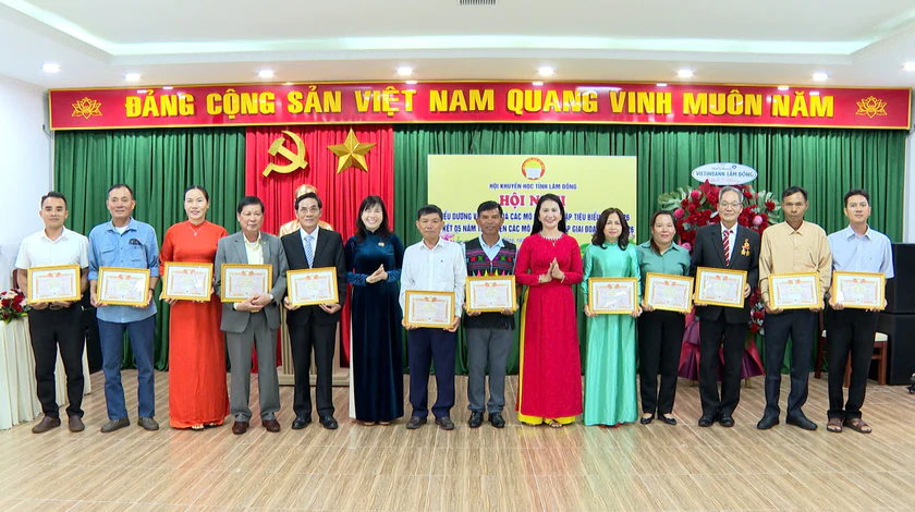 L&acirc;m Đồng biểu dương c&aacute;c m&ocirc; h&igrave;nh học tập ti&ecirc;u biểu giai đoạn 2021-2026 - Ảnh 1.