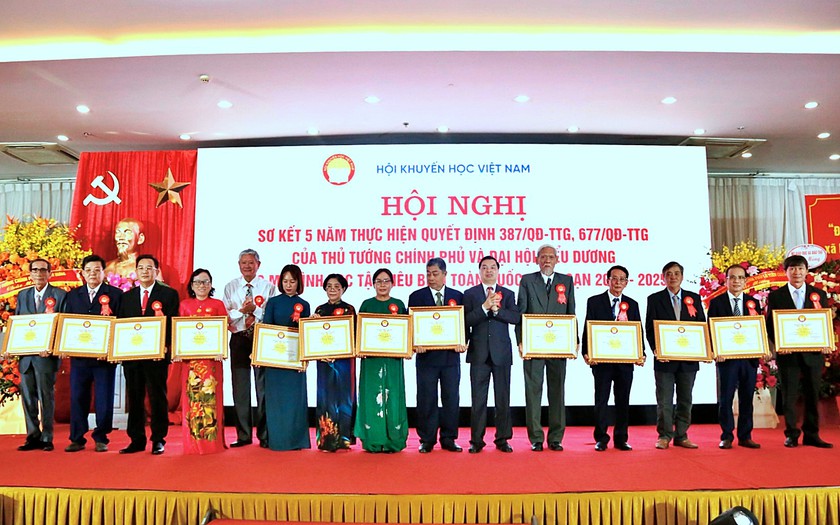 Hội Khuyến học Việt Nam x&acirc;y dựng x&atilde; hội học tập thực chất với c&aacute;c gương học tập ti&ecirc;u biểu - Ảnh 7.