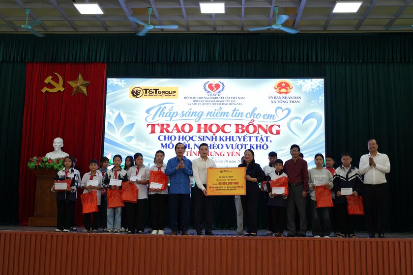 T&T Group trao 100 suất học bổng cho học sinh có hoàn cảnh khó khăn tại Hưng Yên - Ảnh 1.