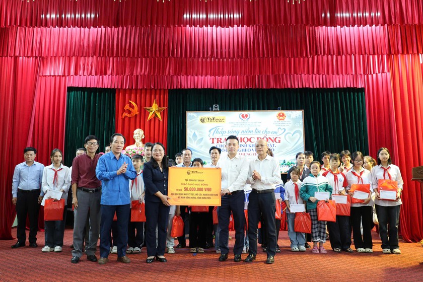T&T Group trao 100 suất học bổng cho học sinh có hoàn cảnh khó khăn tại Hưng Yên - Ảnh 2.