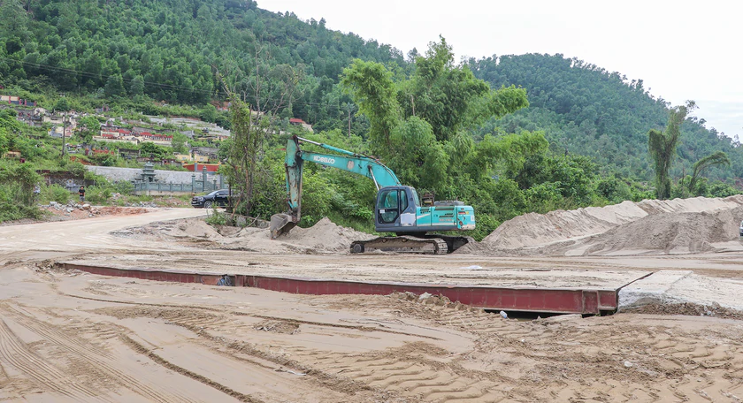 Chủ tịch tỉnh Nghệ An thị s&aacute;t y&ecirc;u cầu dừng hoạt động 9 mỏ, bến c&aacute;t - Ảnh 2.
