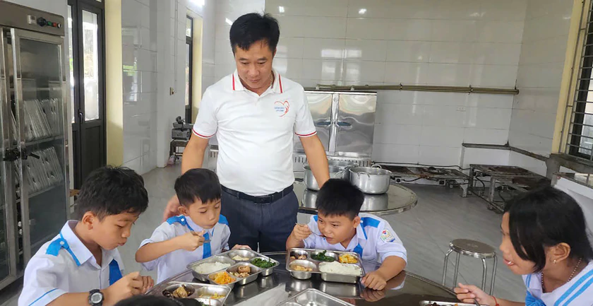Nhiều phụ huynh đồng thuận đưa con đến Trường Tiểu học Quỳnh Tam - Ảnh 5.
