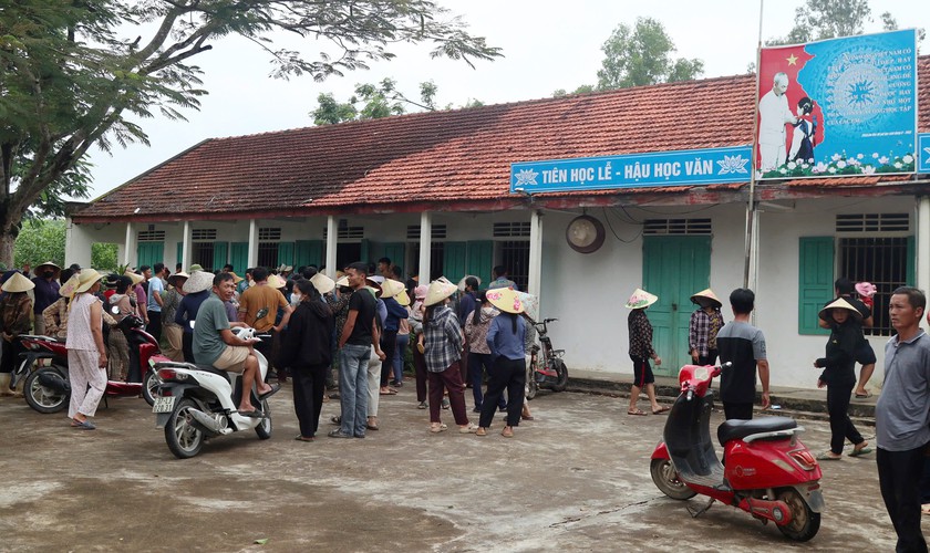 Nhiều phụ huynh đồng thuận đưa con đến Trường Tiểu học Quỳnh Tam - Ảnh 4.
