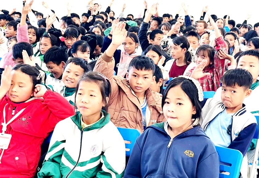"Tiết học biên cương" giữa ngàn mây Y Tý - Ảnh 3.