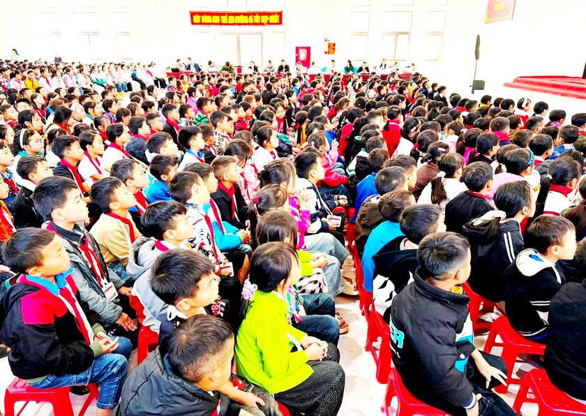 "Tiết học biên cương" giữa ngàn mây Y Tý - Ảnh 5.