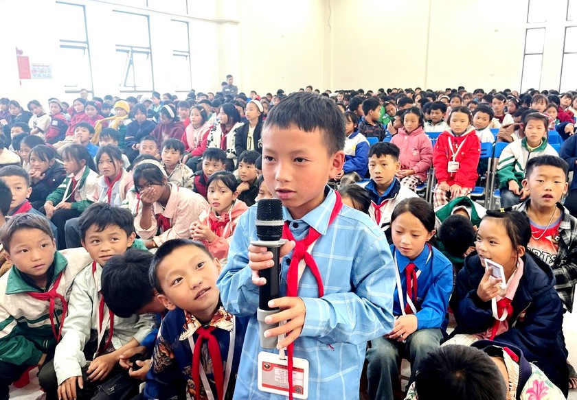 "Tiết học biên cương" giữa ngàn mây Y Tý - Ảnh 4.