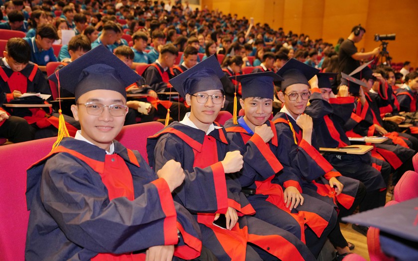 Đẩy mạnh hợp tác với doanh nghiệp để giải quyết việc làm cho học sinh, sinh viên tại miền Trung, Tây Nguyên - Ảnh 2.