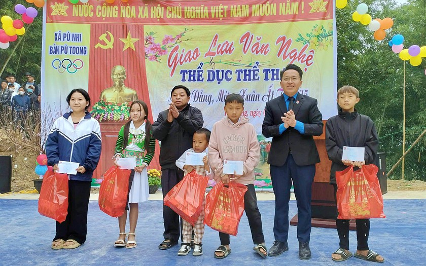 D&ograve;ng họ người M&ocirc;ng hiếu học ở v&ugrave;ng bi&ecirc;n giới xứ Thanh - Ảnh 3.