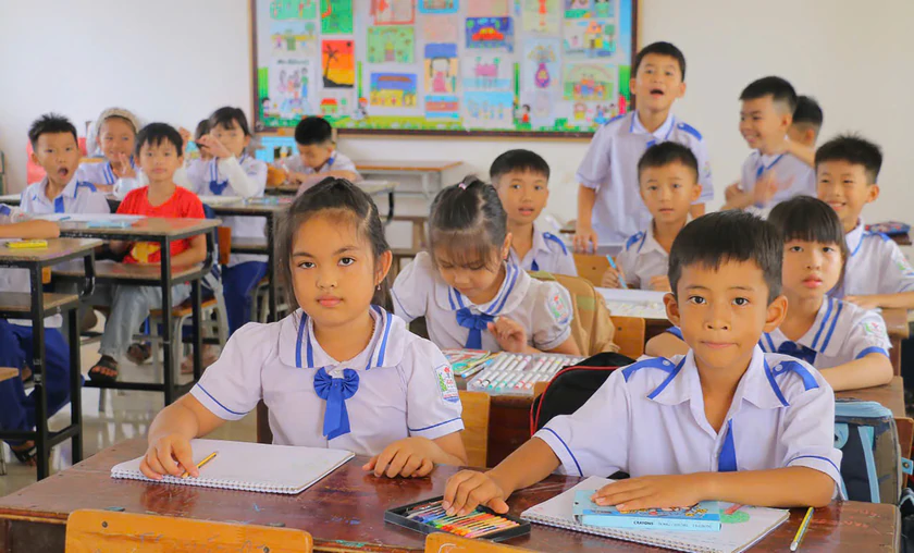 To&agrave;n bộ học sinh ở th&ocirc;n Tiến Sơn đ&atilde; trở lại trường học, xe đưa đ&oacute;n tận nh&agrave; - Ảnh 1.