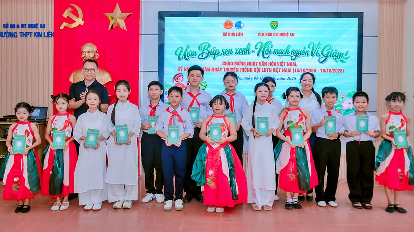 Ra mắt c&acirc;u lạc bộ d&acirc;n ca V&iacute;, Giặm tr&ecirc;n qu&ecirc; hương B&aacute;c Hồ - Ảnh 1.