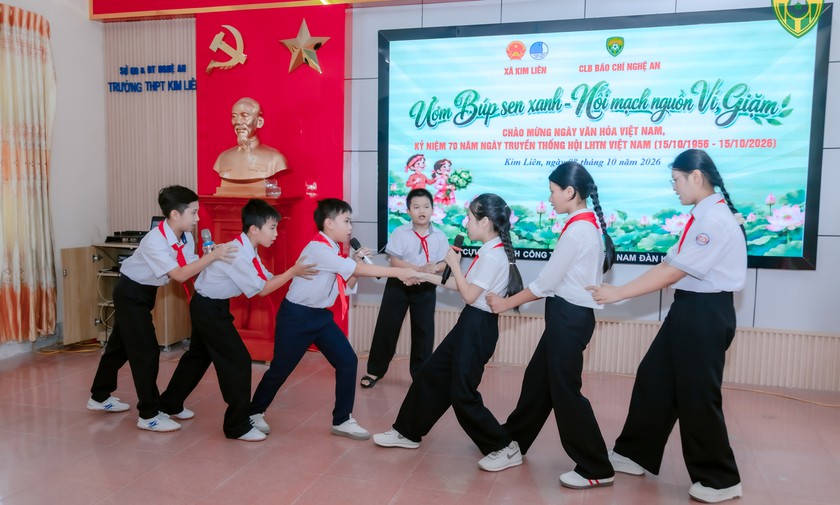 Ra mắt c&acirc;u lạc bộ d&acirc;n ca V&iacute;, Giặm tr&ecirc;n qu&ecirc; hương B&aacute;c Hồ - Ảnh 4.