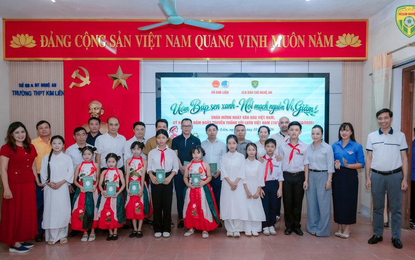 Ra mắt c&acirc;u lạc bộ d&acirc;n ca V&iacute;, Giặm tr&ecirc;n qu&ecirc; hương B&aacute;c Hồ - Ảnh 6.