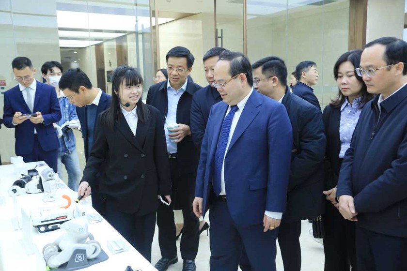 Đo&agrave;n đại biểu tỉnh Quảng Ninh thăm Trung t&acirc;m Hợp t&aacute;c ứng dụng Tr&iacute; tuệ nh&acirc;n tạo Trung Quốc - ASEAN - Ảnh 2.