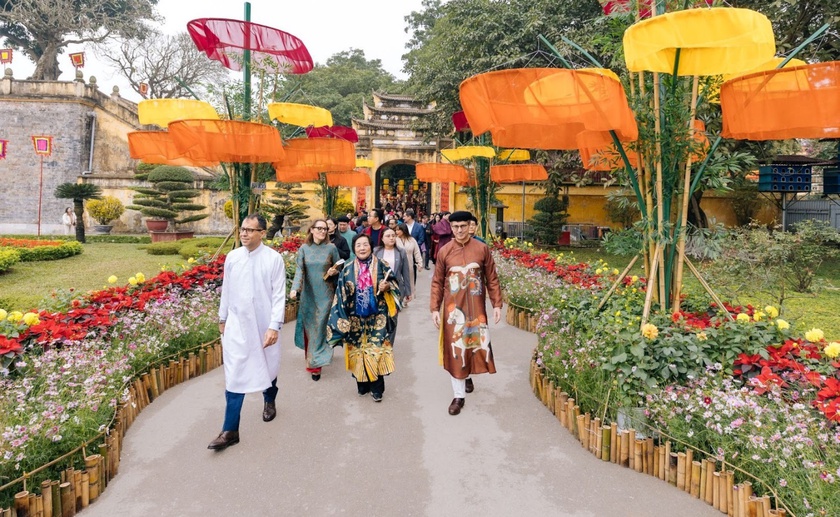 Tết n&agrave;y n&ecirc;n đến: đường hoa Tết tại Ho&agrave;ng th&agrave;nh Thăng Long - Ảnh 1.