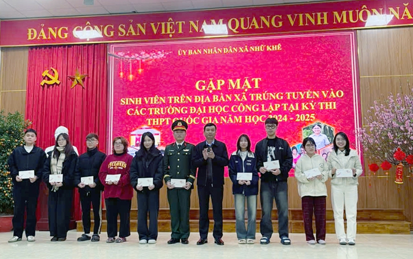 Hội Khuyến học Tuy&ecirc;n Quang tặng qu&agrave; động vi&ecirc;n c&ocirc;ng t&aacute;c khuyến học x&atilde; Nhữ Kh&ecirc; - Ảnh 2.