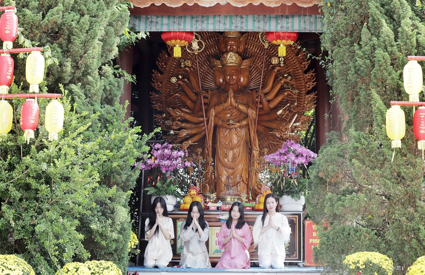 Nghệ An rộn r&agrave;ng sắc xu&acirc;n đ&oacute;n Tết B&iacute;nh Ngọ - Ảnh 12.