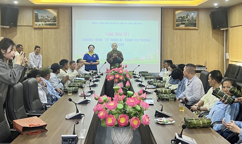 Trao 140 suất qu&agrave; cho bệnh nh&acirc;n ng&agrave;y cận Tết - Ảnh 11.