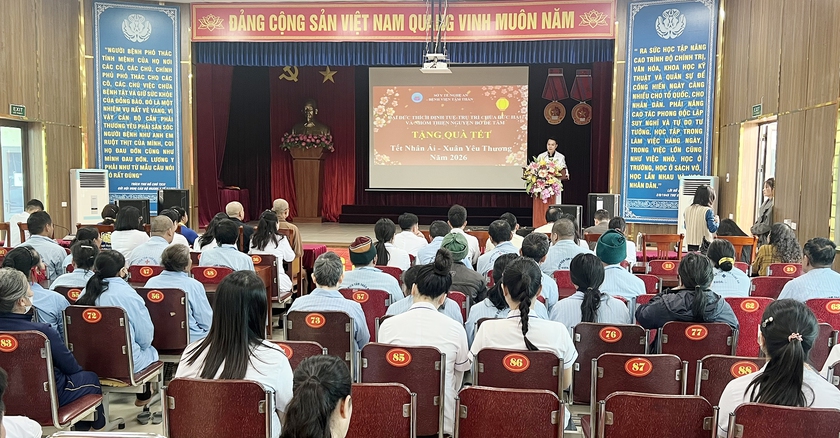 Trao 140 suất qu&agrave; cho bệnh nh&acirc;n ng&agrave;y cận Tết - Ảnh 5.