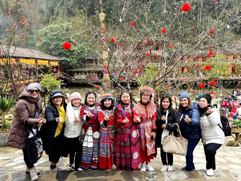 Sa Pa “cháy phòng” nghỉ từ mùng 2 Tết - Ảnh 7.