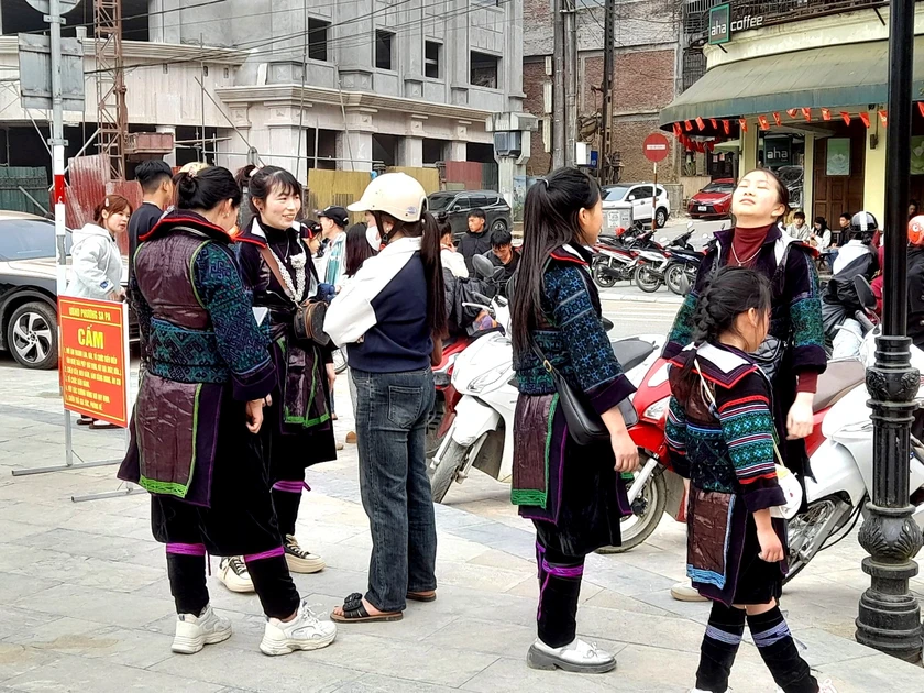 Sa Pa “cháy phòng” nghỉ từ mùng 2 Tết - Ảnh 5.