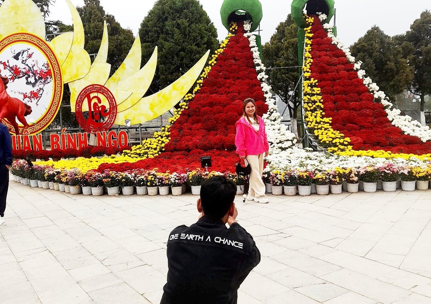 Sa Pa “cháy phòng” nghỉ từ mùng 2 Tết - Ảnh 2.