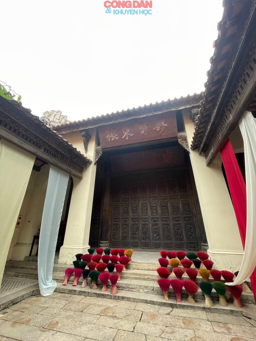 M&ugrave;ng 3 Tết: Người d&acirc;n n&ocirc; nức du xu&acirc;n, c&aacute;c điểm đến văn h&oacute;a H&agrave; Nội đ&oacute;n đ&ocirc;ng đảo du kh&aacute;ch- Ảnh 2.