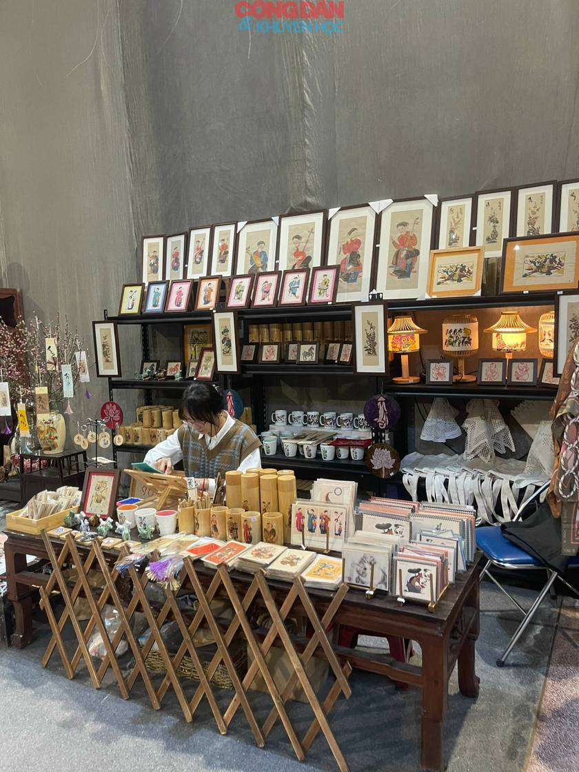 M&ugrave;ng 3 Tết: Người d&acirc;n n&ocirc; nức du xu&acirc;n, c&aacute;c điểm đến văn h&oacute;a H&agrave; Nội đ&oacute;n đ&ocirc;ng đảo du kh&aacute;ch- Ảnh 4.