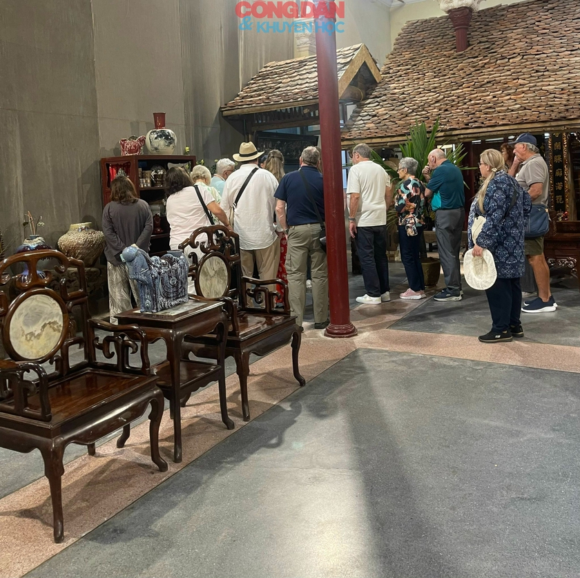 M&ugrave;ng 3 Tết: Người d&acirc;n n&ocirc; nức du xu&acirc;n, c&aacute;c điểm đến văn h&oacute;a H&agrave; Nội đ&oacute;n đ&ocirc;ng đảo du kh&aacute;ch- Ảnh 7.