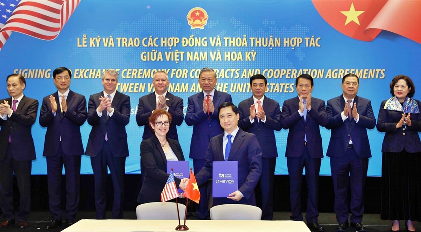 Tổng B&iacute; thư T&ocirc; L&acirc;m chứng kiến lễ k&yacute; v&agrave; trao c&aacute;c thỏa thuận hợp t&aacute;c giữa Việt Nam v&agrave; Hoa Kỳ - Ảnh 1.