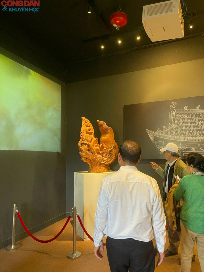 M&ugrave;ng 4 Tết: Người d&acirc;n v&agrave; du kh&aacute;ch h&ograve;a m&igrave;nh v&agrave;o kh&ocirc;ng gian Xu&acirc;n B&iacute;nh Ngọ - Ảnh 7.