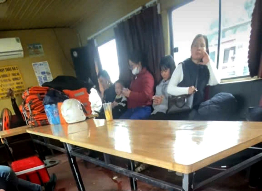 L&agrave;o Cai: Ch&igrave;m t&agrave;u chở kh&aacute;ch tr&ecirc;n hồ Th&aacute;c B&agrave;, l&agrave;m 6 người mất t&iacute;ch - Ảnh 3.