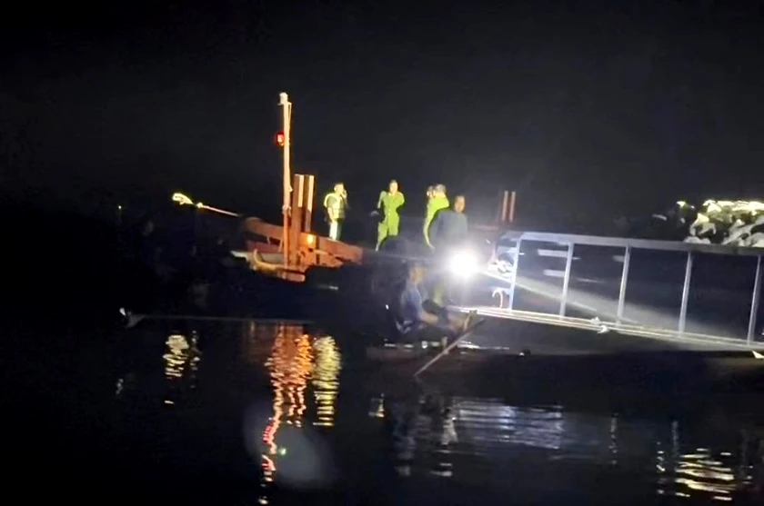 L&agrave;o Cai: Ch&igrave;m t&agrave;u chở kh&aacute;ch tr&ecirc;n hồ Th&aacute;c B&agrave;, l&agrave;m 6 người mất t&iacute;ch - Ảnh 2.