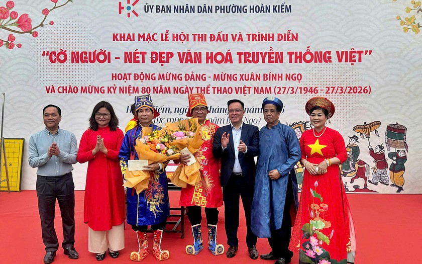Thi đấu và trình diễn "Cờ người - Nét đẹp văn hóa truyền thống Việt" bên hồ Gươm - Ảnh 8.