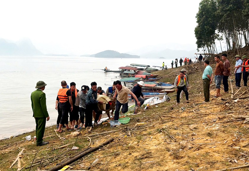 T&igrave;m thấy to&agrave;n bộ 6 nạn nh&acirc;n vụ ch&igrave;m t&agrave;u tr&ecirc;n hồ Th&aacute;c B&agrave; - Ảnh 1.