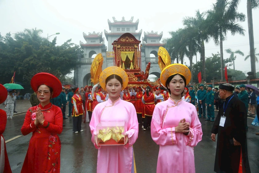 Lễ hội Đền Hai Bà Trưng giáo dục truyền thống yêu nước cho thế hệ trẻ - Ảnh 4.