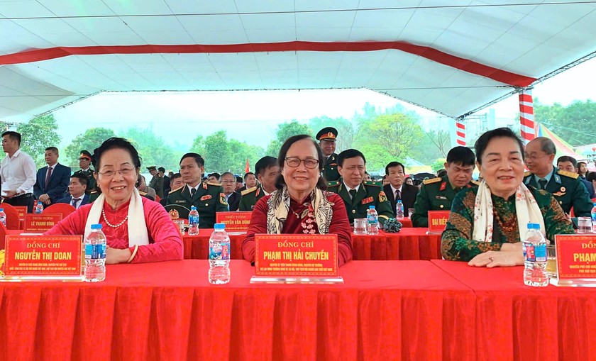 Lễ hội Đền Hai Bà Trưng giáo dục truyền thống yêu nước cho thế hệ trẻ - Ảnh 2.