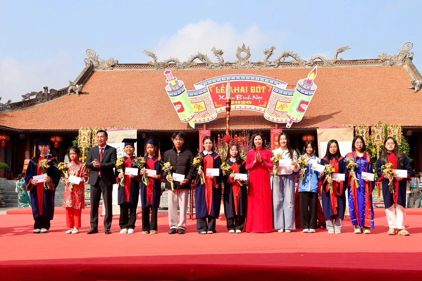 Độc đ&aacute;o Lễ hội Khai b&uacute;t Xu&acirc;n B&iacute;nh Ngọ 2026 tại  Khu tưởng niệm c&aacute;c Vua nh&agrave; Mạc (Hải Ph&ograve;ng) - Ảnh 5.