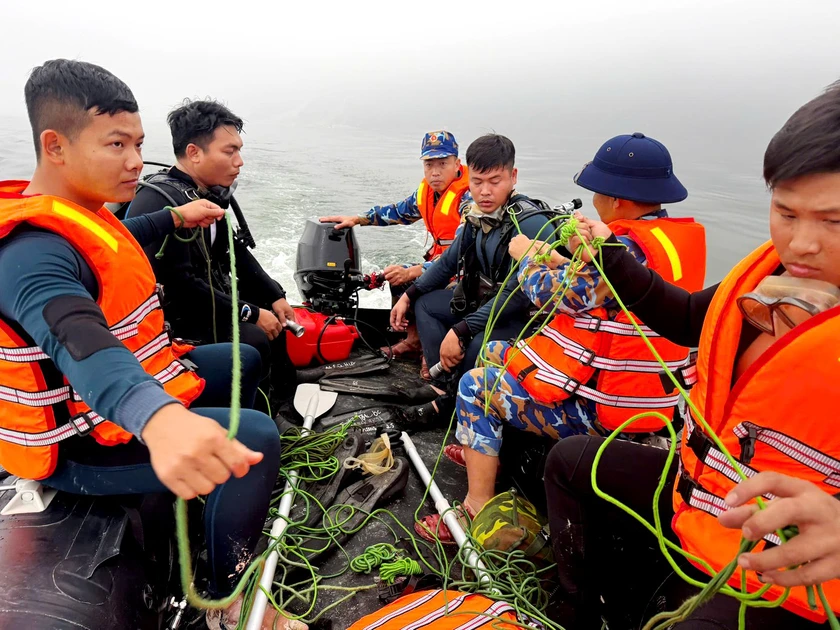 T&igrave;m thấy to&agrave;n bộ 6 nạn nh&acirc;n vụ ch&igrave;m t&agrave;u tr&ecirc;n hồ Th&aacute;c B&agrave; - Ảnh 2.