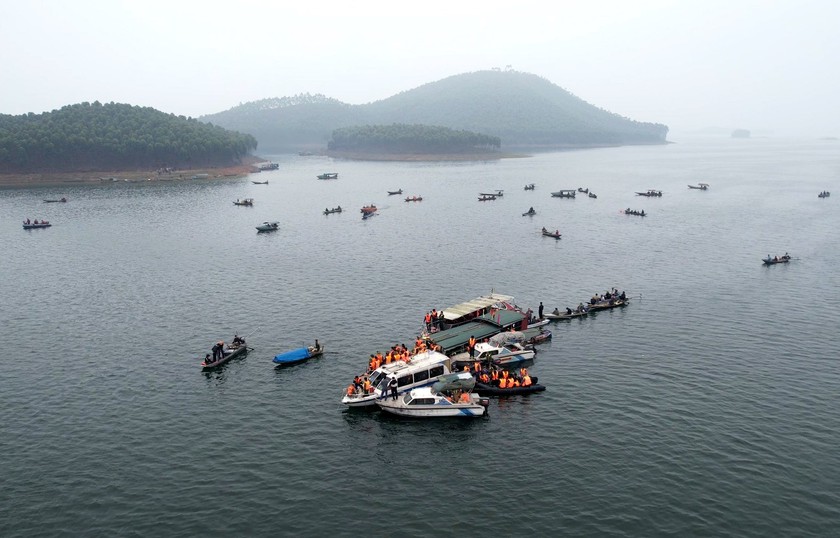 T&igrave;m thấy to&agrave;n bộ 6 nạn nh&acirc;n vụ ch&igrave;m t&agrave;u tr&ecirc;n hồ Th&aacute;c B&agrave; - Ảnh 4.