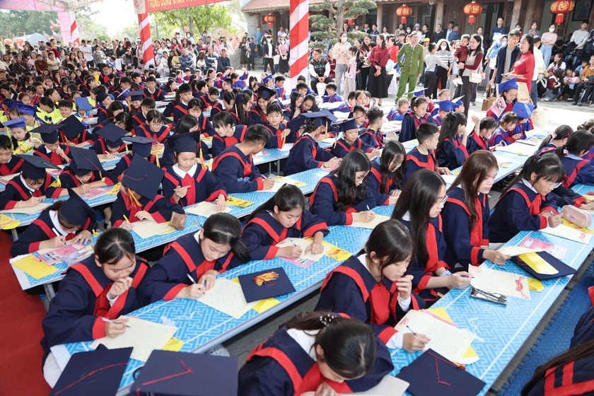 Độc đ&aacute;o Lễ hội Khai b&uacute;t Xu&acirc;n B&iacute;nh Ngọ 2026 tại  Khu tưởng niệm c&aacute;c Vua nh&agrave; Mạc (Hải Ph&ograve;ng) - Ảnh 4.