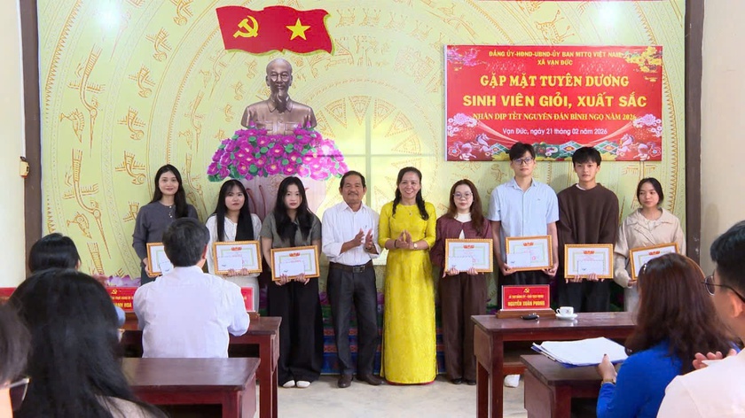 Gia Lai: Hội khuyến học các cấp trao gần 300 triệu đồng cho sinh viên dịp Tết Bính Ngọ 2026 - Ảnh 2.